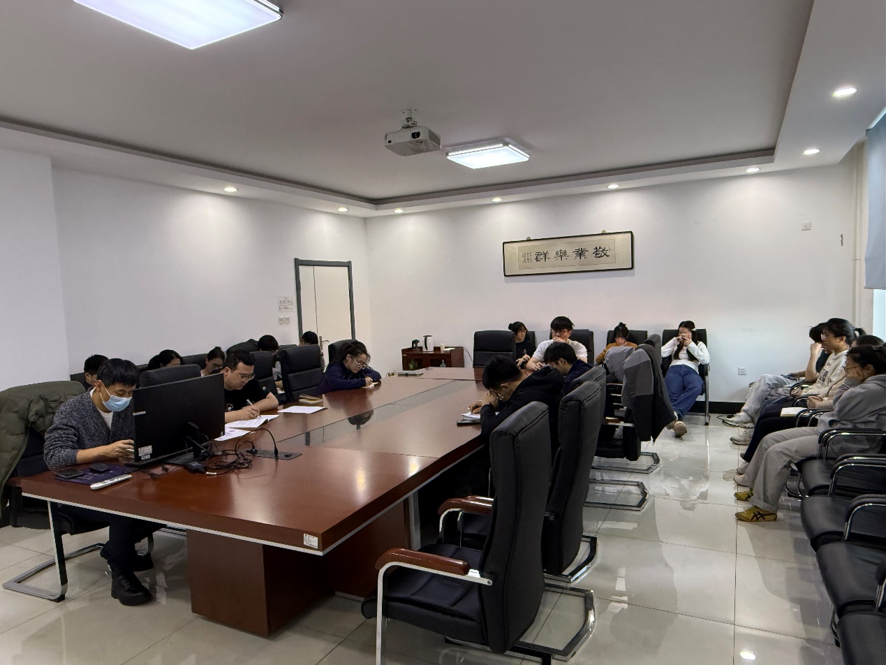 農(nóng)業(yè)中心研究生黨支部學(xué)習(xí)貫徹黨的二十屆四中全會(huì)精神